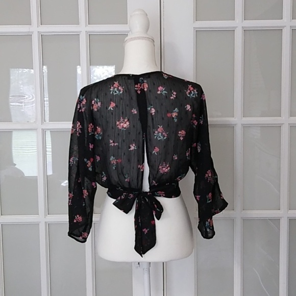 Forever 21 Contemporary Sheer Floral Cropped Kimono Sleeve Top Size - S - Picture 3 of 11